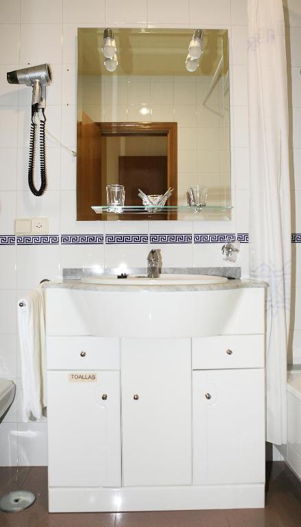 O Pino Hotel Bello מראה חיצוני תמונה