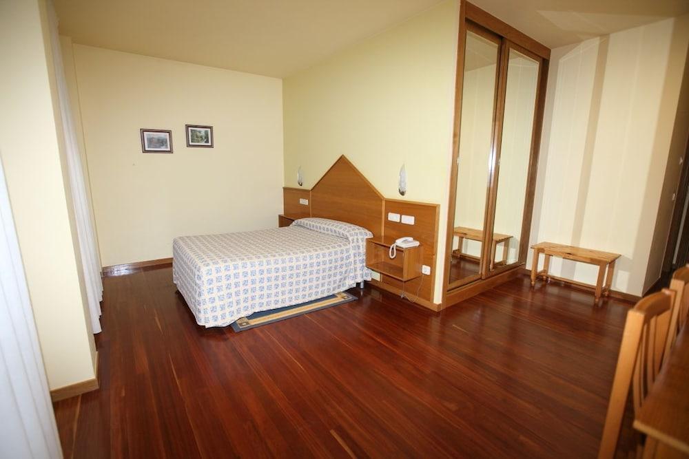 O Pino Hotel Bello מראה חיצוני תמונה