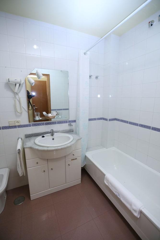 O Pino Hotel Bello מראה חיצוני תמונה